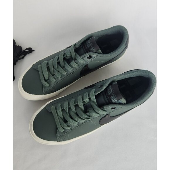 9 MEN\'S Nike SB Blazer Low Pro GT \